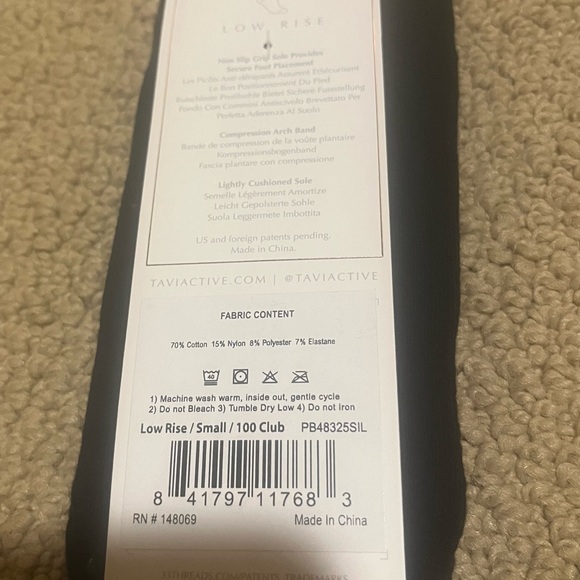 Pure Barre low rise grip socks - size Small - NEW - Picture 2 of 3